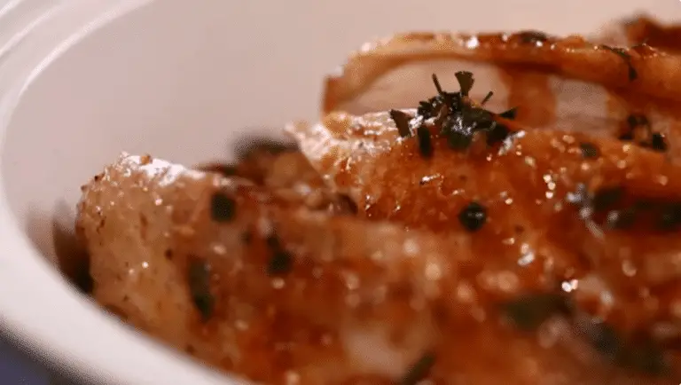 Volaille sur l’os au sarrasin, girolles et petit épeautre au citron
