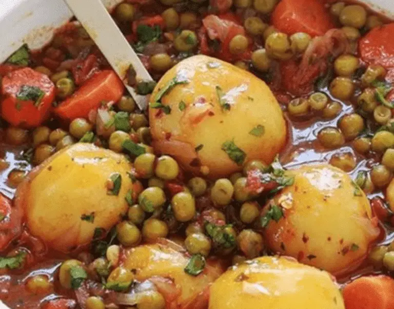 Petits Pois, Carottes et Pommes de Terre en Sauce Tomate