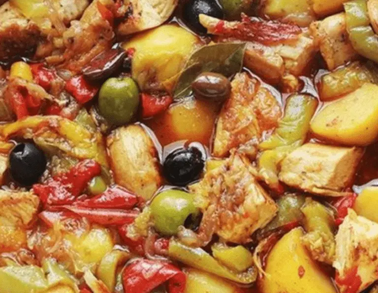 Poulet aux Poivrons et Pommes de Terre en Sauce Tomate