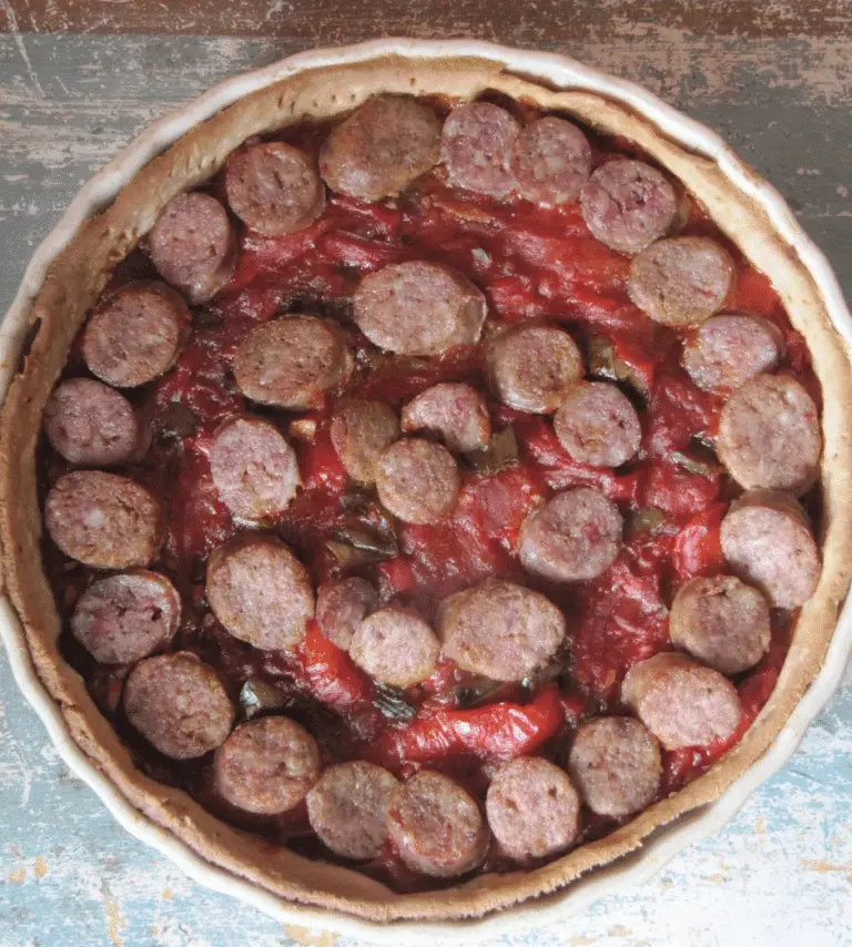 Tarte à la Piperade et aux Saucisses
