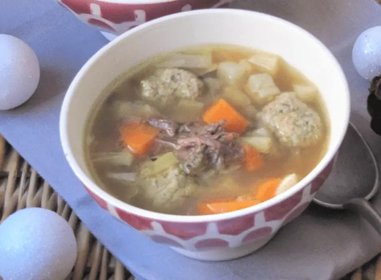 Bouillon de pot-au-feu aux boulettes de porc