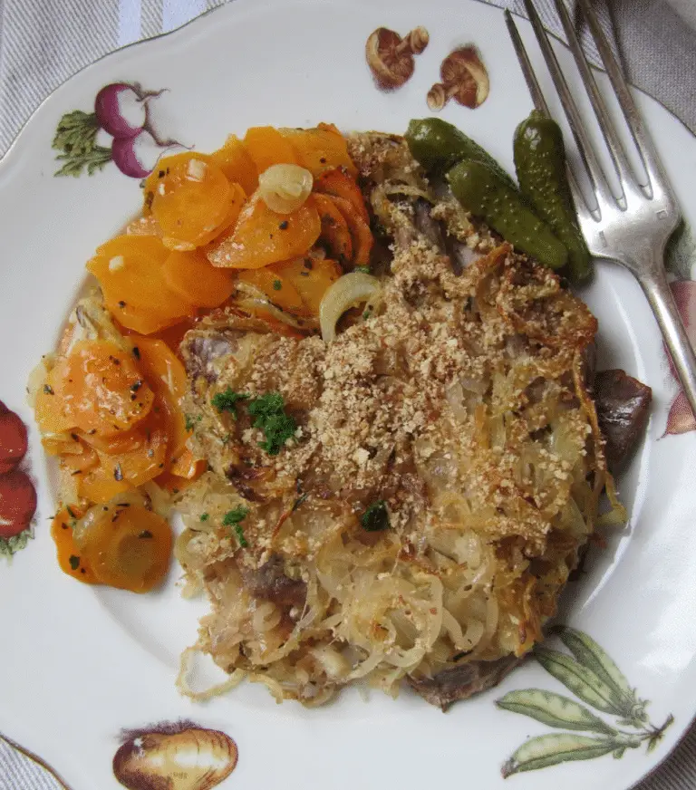 Côtes de Porc à la Lyonnaise