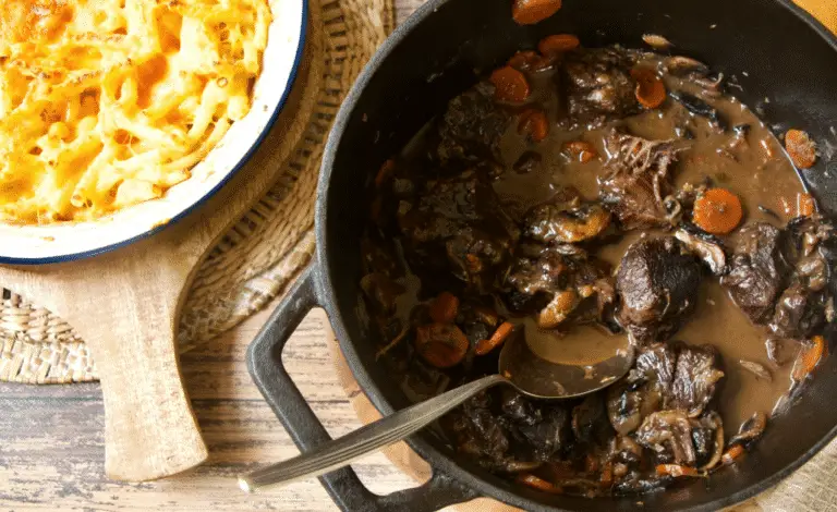 Joue de bœuf aux champignons et macaronis au cheddar