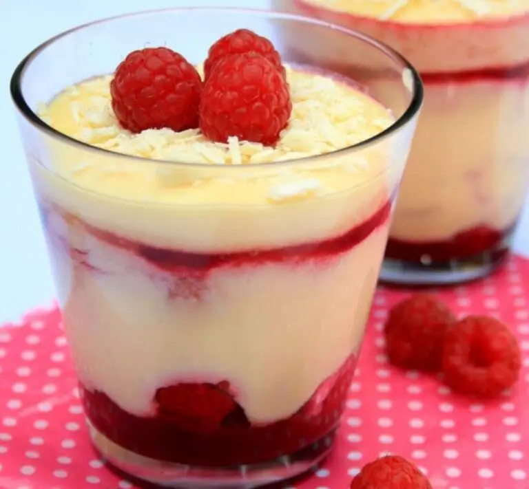 Tiramisu au Chocolat Blanc et Framboises : Une Fusion Divine