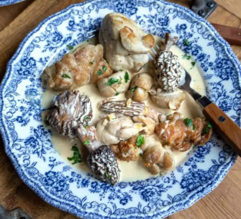 Ris de Veau à l’Ancienne, Sublimés par une Sauce aux Champignons et Vin Blanc