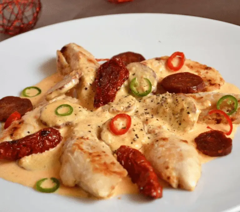 Aiguillettes de Poulet à la Sauce Crémeuse de Chorizo