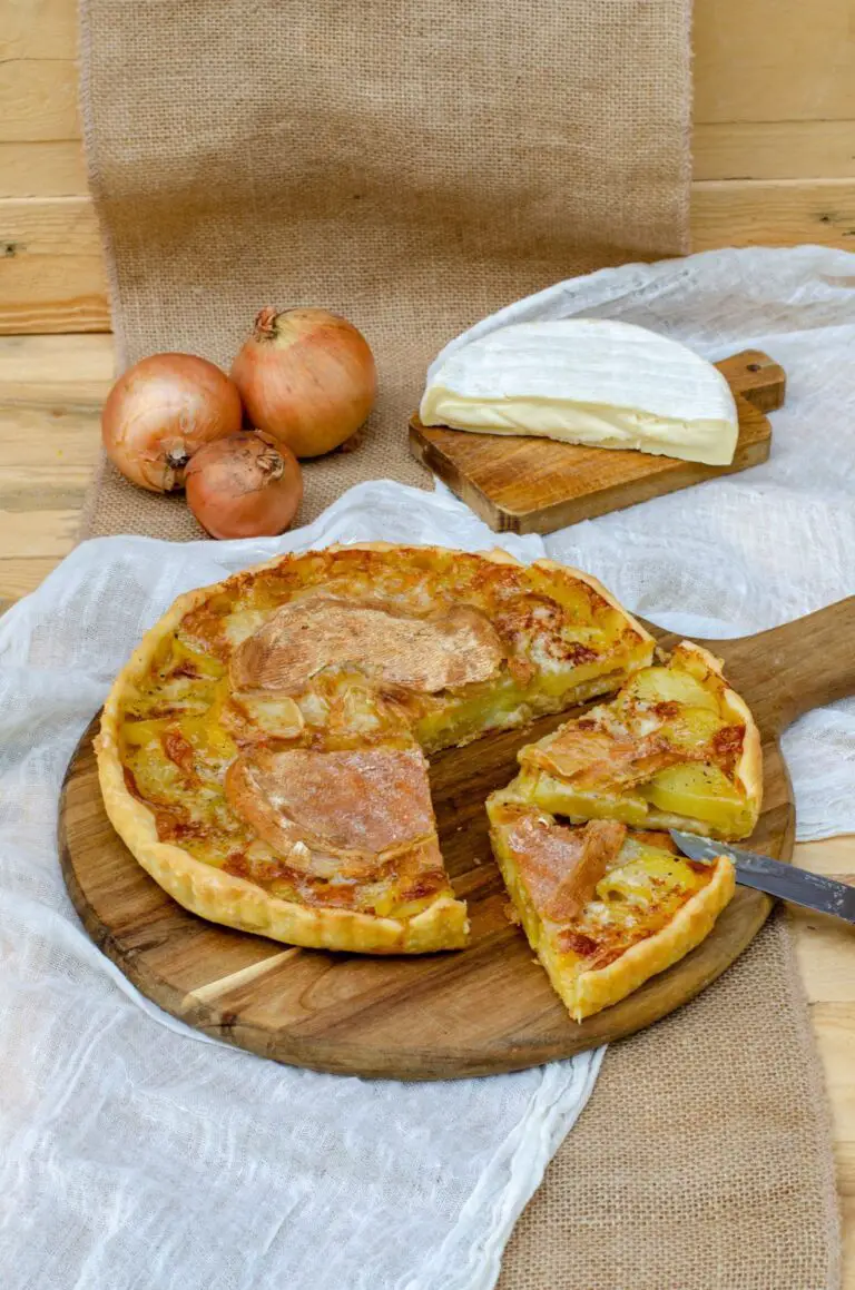 Tarte Rustique au Reblochon et Pommes de Terre : Une Fusion de Tradition et de Saveur