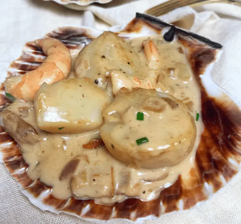 Cassolettes de Noix de Saint-Jacques à la Sauce Normande : Un Festin Raffiné