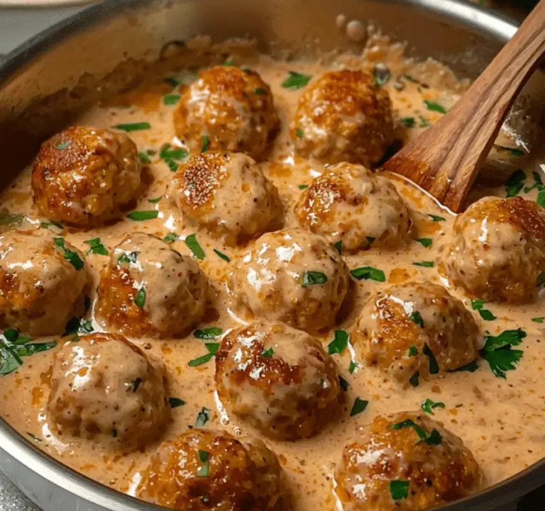 Boulettes de Poulet Moelleuses en Sauce Crémeuse au Poivre 🥘🐔