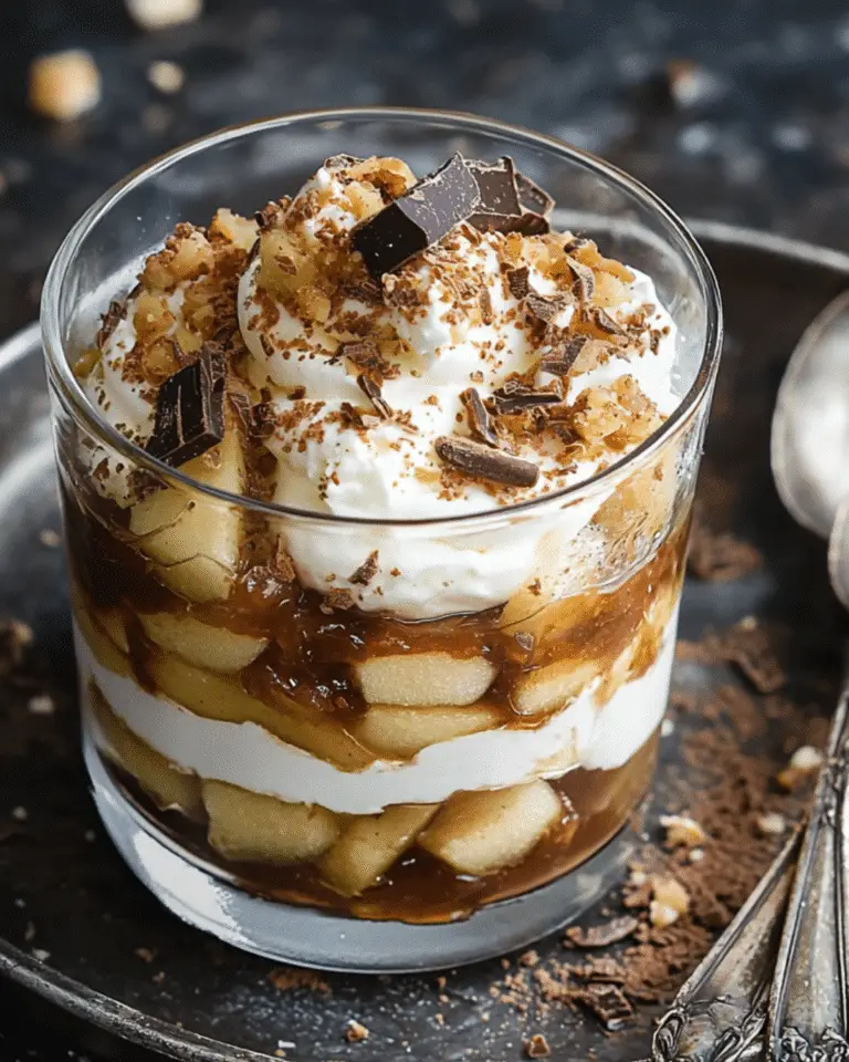 Tiramisu d’Hiver aux Pommes Caramélisées et Éclats de Chocolat : Un Dessert Réconfortant 🍎🍫