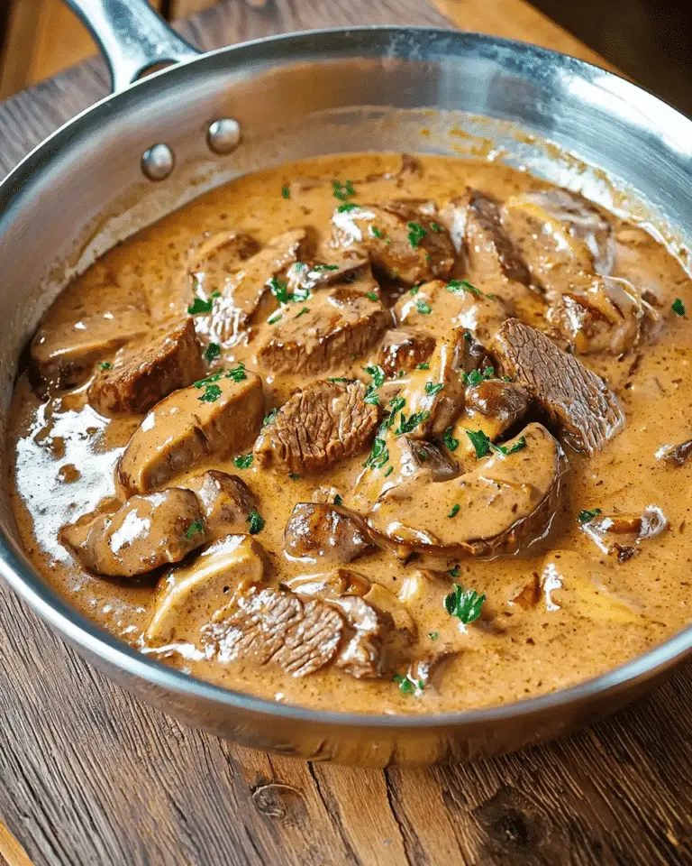 Bœuf Stroganoff à la Façon d’Alain Ducasse – Un Plat Raffiné et Savoureux 🍖🍄