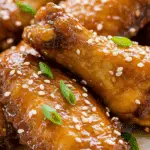 Chicken Wings au caramel vietnamiennes laquées sauce ambrée avec ciboule fraîche