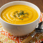 Soupe butternut gingembre rôti veloutée orange pesto coriandre vert contraste