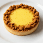 Tartelette citron spéculoos élégante avec crème onctueuse et base épicée