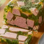 Terrine jambon persillé bourguignonne traditionnelle gelée verte