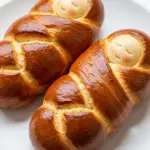 Cougnou brioche Noël belge traditionnelle forme bébé sucre perlé doré festif