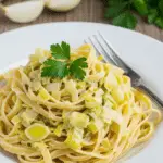 Tagliatelles à la crème de poireaux avec lardons fumés et parmesan râpé