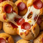 Bombes pizza mozzarella pepperoni dorées fromage filant coulant