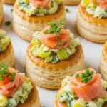 Bouchées au saumon fumé et poireaux dorées fromage aneth frais garnies