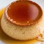 Flan coco caramélisé sauce caramel dorée texture crémeuse noix coco râpée