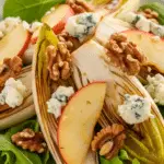 Salade endives rôties pommes dorées noix fromage bleu gastronomique