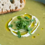 Soupe pois cassés campagnarde crémeuse fumante rustique authentique