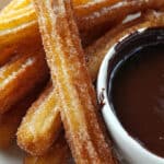 Churros croustillants chocolat dorés festifs irrésistibles sauce onctueuse