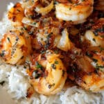 Crevettes oignons confits épices riz basmati oriental doré savoureux