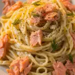 Nouilles ruban saumon fumé sauce fromage frais crémeuse avec aneth