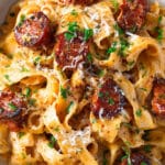 Tagliatelles chorizo crème sauce onctueuse rondelles fumées persil frais